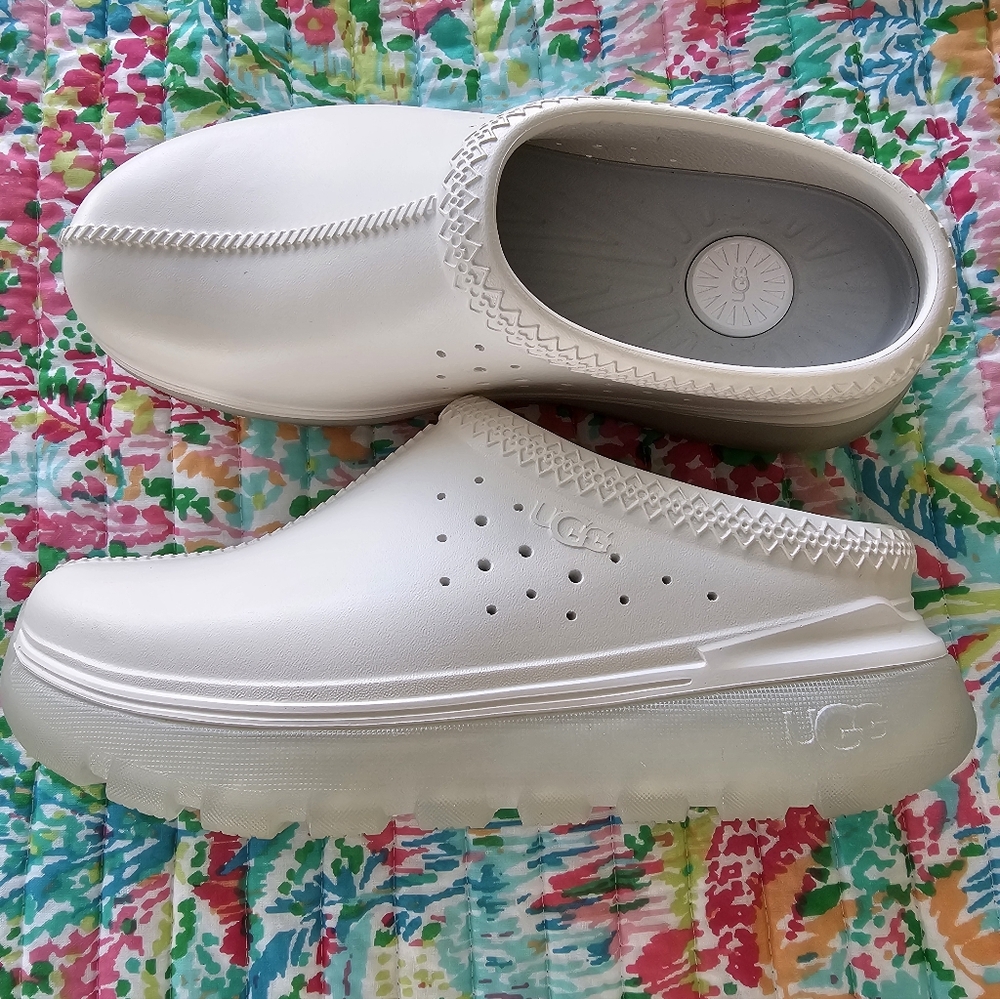NWOT UGGS TASMAN SPORT UNISEX SHOE(WOMENS' SIZE 7.5 OR 8, MEN'S SIZE 6)
